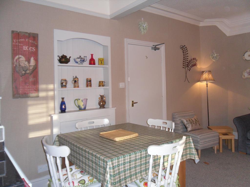 Claremont House Holiday Apartments ランディドノー 部屋 写真